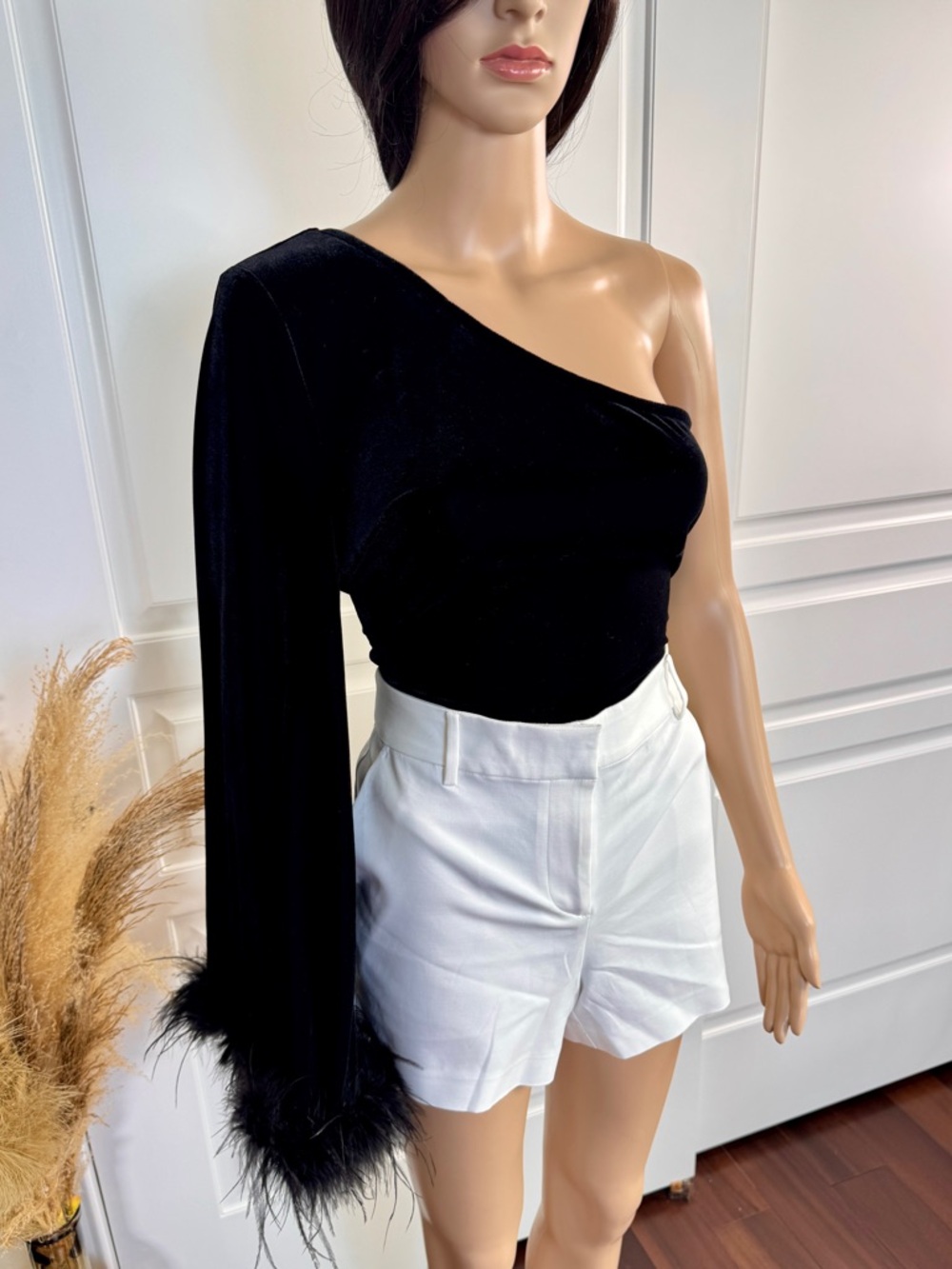 BLACK VELVET ONE SLEEVE BODYSUIT WITH FEATHER DETAILS ON THE SLEEVE - Picture 7 of 9